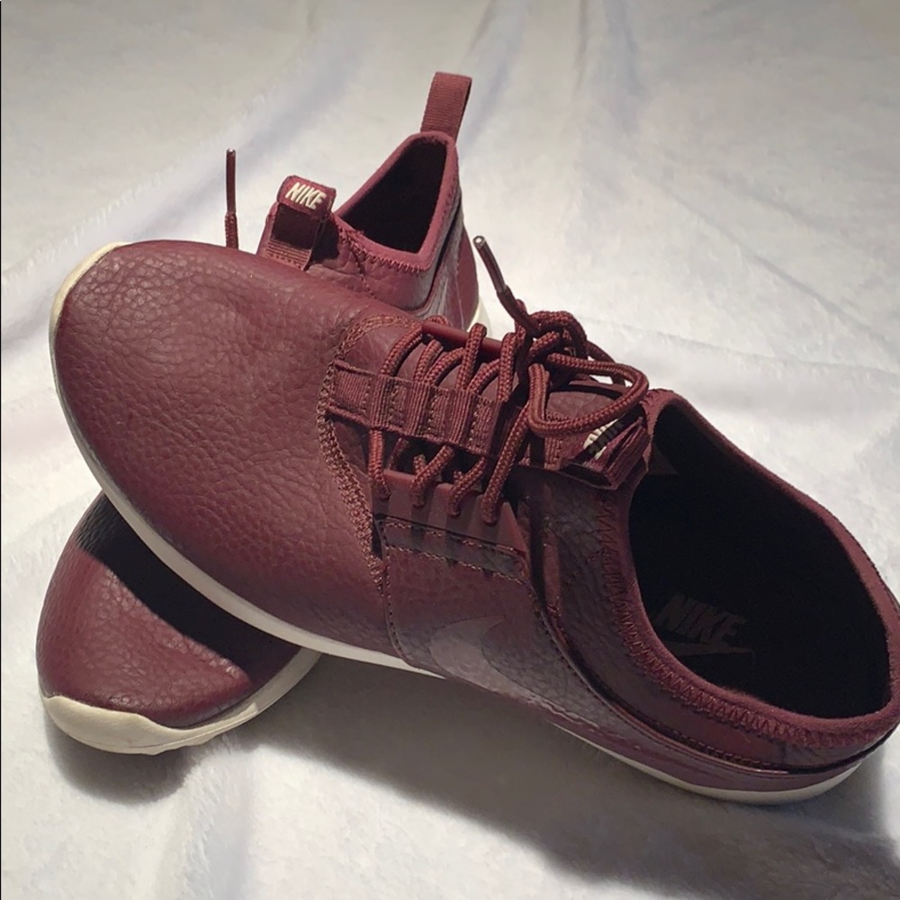 Nike leather burgundy pull over sneaker